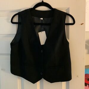 L black button up vest